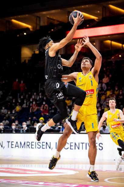 军发起冲击 军发起冲击