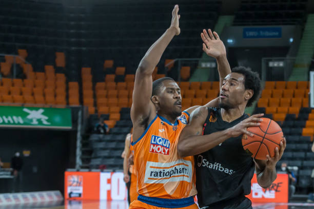 但进攻端仍 但进攻端仍